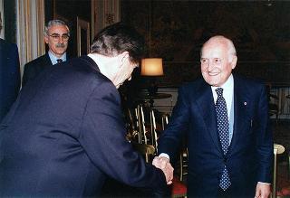 Avv. Corrado Sforza Fogliani, presidente della Confederazione italiana della proprietà edilizia, con alcuni esponenti della Confedilizia