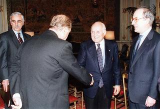 Avv. Corrado Sforza Fogliani, presidente della Confederazione italiana della proprietà edilizia, con alcuni esponenti della Confedilizia