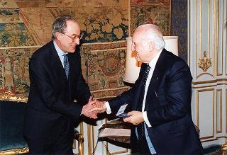 Avv. Corrado Sforza Fogliani, presidente della Confederazione italiana della proprietà edilizia, con alcuni esponenti della Confedilizia