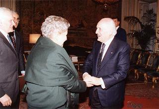 On. prof. Franco Foschi, direttore del Centro nazionale di studi leopardiani, con alcuni esponenti, per presentare la grande edizione dei manoscrtitti dello Zibaldone