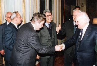 On. prof. Franco Foschi, direttore del Centro nazionale di studi leopardiani, con alcuni esponenti, per presentare la grande edizione dei manoscrtitti dello Zibaldone