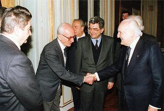 On. prof. Franco Foschi, direttore del Centro nazionale di studi leopardiani, con alcuni esponenti, per presentare la grande edizione dei manoscrtitti dello Zibaldone