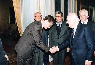 On. prof. Franco Foschi, direttore del Centro nazionale di studi leopardiani, con alcuni esponenti, per presentare la grande edizione dei manoscrtitti dello Zibaldone