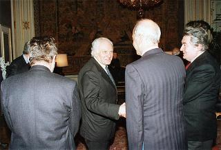 On. prof. Franco Foschi, direttore del Centro nazionale di studi leopardiani, con alcuni esponenti, per presentare la grande edizione dei manoscrtitti dello Zibaldone