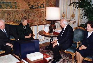 On. prof. Franco Foschi, direttore del Centro nazionale di studi leopardiani, con alcuni esponenti, per presentare la grande edizione dei manoscrtitti dello Zibaldone