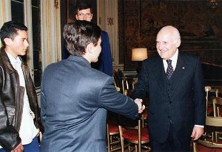 Vincitori delle borse di studio assegnate dai Rotary romani ad orfani di Caduti delle forze dell'ordine