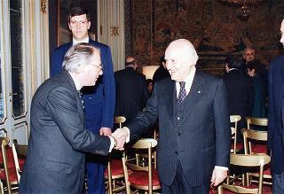 Vincitori delle borse di studio assegnate dai Rotary romani ad orfani di Caduti delle forze dell'ordine