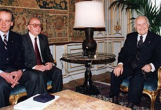 Vincitori delle borse di studio assegnate dai Rotary romani ad orfani di Caduti delle forze dell'ordine
