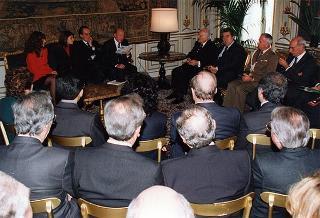 Vincitori delle borse di studio assegnate dai Rotary romani ad orfani di Caduti delle forze dell'ordine
