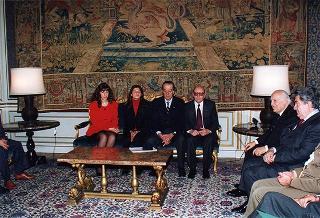 Vincitori delle borse di studio assegnate dai Rotary romani ad orfani di Caduti delle forze dell'ordine