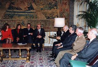 Vincitori delle borse di studio assegnate dai Rotary romani ad orfani di Caduti delle forze dell'ordine