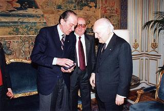 Vincitori delle borse di studio assegnate dai Rotary romani ad orfani di Caduti delle forze dell'ordine
