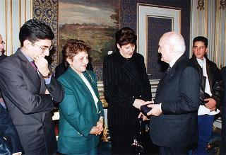 Vincitori delle borse di studio assegnate dai Rotary romani ad orfani di Caduti delle forze dell'ordine