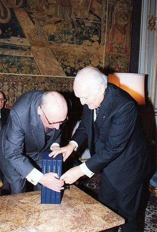 Ing, Giulio Bisoffi, presidente della Società Cattolica di Assicurazione, con il Consiglio di amministrazione, per il I centenario di fondazione della Società