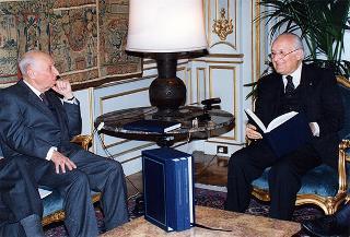 Ing, Giulio Bisoffi, presidente della Società Cattolica di Assicurazione, con il Consiglio di amministrazione, per il I centenario di fondazione della Società