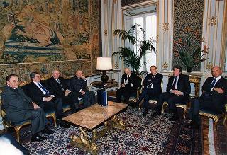 Ing, Giulio Bisoffi, presidente della Società Cattolica di Assicurazione, con il Consiglio di amministrazione, per il I centenario di fondazione della Società