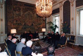 Il Presidente della Repubblica Oscar Luigi Scalfaro riceve in udienza Padre Venanzio Milani, superiore provinciale dei missionari comboniani in Italia, con una delegazione
