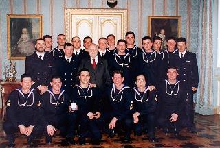 Delegazione di ufficiali ed allievi della Scuola sottufficiali della Marina, in servizio di guardia d'onore al Palazzo del Quirinale
