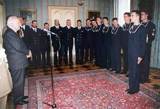 Delegazione di ufficiali ed allievi della Scuola sottufficiali della Marina, in servizio di guardia d'onore al Palazzo del Quirinale