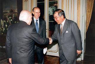 Prof. In Yung Chung, presidente dell'Associazione Corea-Italia, on. prof. Giorgio De Giuseppe e S.E. Doo Byong Shin, ambasciatore della Repubblica di Corea a Roma