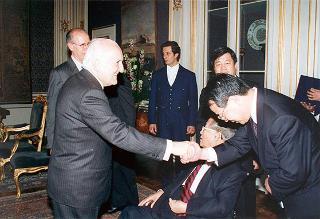 Prof. In Yung Chung, presidente dell'Associazione Corea-Italia, on. prof. Giorgio De Giuseppe e S.E. Doo Byong Shin, ambasciatore della Repubblica di Corea a Roma