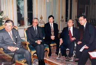 Prof. In Yung Chung, presidente dell'Associazione Corea-Italia, on. prof. Giorgio De Giuseppe e S.E. Doo Byong Shin, ambasciatore della Repubblica di Corea a Roma