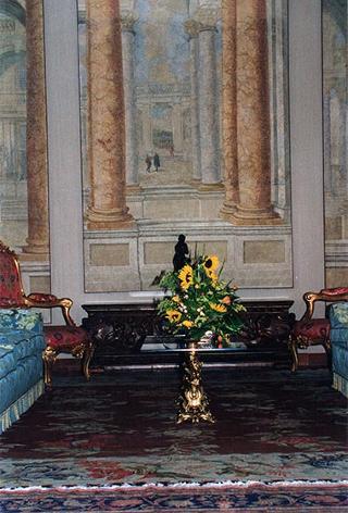 Allestimento della tavola e addobbi floreali in occasione dell'incontro con il Presidente della Repubblica del Panama