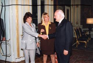 Carla Giardino Prato, presidente della Fiera internazionale di Genova, con una rappresentanza degli organizzatori dell'Esposizione internazionale Euroflora '96