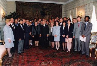 Incontro del Presidente della Repubblica Oscar Luigi Scalfaro con l'On. prof.ssa Maria Pia Garavaglia, commissario straordinario della Croce Rossa Italiana, con i partecipanti all'Assemblea generale delle Croci Rosse Europee
