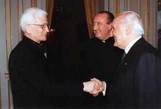 Don Juan E. Vecchi, nuovo Rettore Maggiore della Società salesiana di S. Giovanni Bosco, con alcuni esponenti della Pontificia Università salesiana
