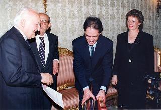 Il Presidente della Repubblica Oscar Luigi Scalfaro riceve in udienza una delegazione di Difensori civici regionali