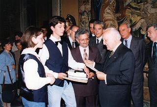 Delegazione di partecipanti alla VII Rassegna nazionale delle scuole medie ad indirizzo musicale