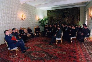 Mons. Gianfranco Poma, rettore maggiore dei Seminari di Milano, con un gruppo di diaconi del Seminario Arcivescovile di Milano