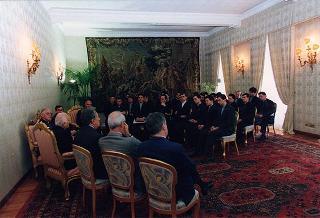 Mons. Gianfranco Poma, rettore maggiore dei Seminari di Milano, con un gruppo di diaconi del Seminario Arcivescovile di Milano