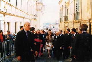 Sicilia: intervento del Presidente della Repubblica a Siracusa per un incontro con le autorità locali, e a Noto per una visita alla Cattedrale gravemente danneggiata da un recente crollo e per l'intervento al 15° Congresso ordinario dell'UNCI