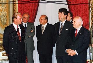 Gruppo di giovani dell'Associazione internazionale "Viva la gente"