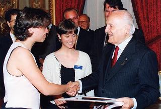 Gruppo di giovani dell'Associazione internazionale "Viva la gente"