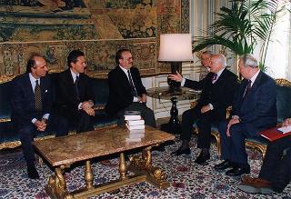 Mario Vasquez Rana, presidente dell'Associazione dei Comitati nazionali olimpici, con l'on. Francesco Rutelli, sindaco di Roma, e Mario Pescante, presidente del CONI