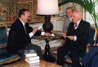 Mario Vasquez Rana, presidente dell'Associazione dei Comitati nazionali olimpici, con l'on. Francesco Rutelli, sindaco di Roma, e Mario Pescante, presidente del CONI