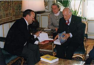 Mario Vasquez Rana, presidente dell'Associazione dei Comitati nazionali olimpici, con l'on. Francesco Rutelli, sindaco di Roma, e Mario Pescante, presidente del CONI