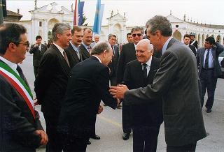 Friuli Venezia Giulia: interventi del Presidente della Repubblica a Codroipo, per la cerimonia promossa dalla Regione nel ventennale del terremoto del 1976; a Udine, per la 69^ Adunata nazionale degli alpini; a Palmanova, per un incontro con l'Amministrazione comunale
