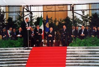 Friuli Venezia Giulia: interventi del Presidente della Repubblica a Codroipo, per la cerimonia promossa dalla Regione nel ventennale del terremoto del 1976; a Udine, per la 69^ Adunata nazionale degli alpini; a Palmanova, per un incontro con l'Amministrazione comunale