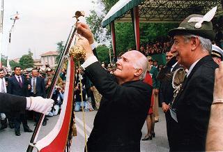 Friuli Venezia Giulia: interventi del Presidente della Repubblica a Codroipo, per la cerimonia promossa dalla Regione nel ventennale del terremoto del 1976; a Udine, per la 69^ Adunata nazionale degli alpini; a Palmanova, per un incontro con l'Amministrazione comunale