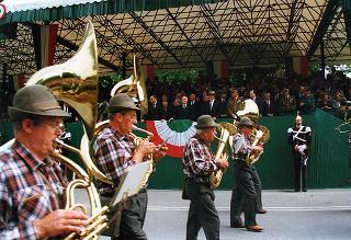 Friuli Venezia Giulia: interventi del Presidente della Repubblica a Codroipo, per la cerimonia promossa dalla Regione nel ventennale del terremoto del 1976; a Udine, per la 69^ Adunata nazionale degli alpini; a Palmanova, per un incontro con l'Amministrazione comunale