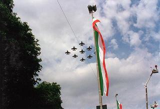 Friuli Venezia Giulia: interventi del Presidente della Repubblica a Codroipo, per la cerimonia promossa dalla Regione nel ventennale del terremoto del 1976; a Udine, per la 69^ Adunata nazionale degli alpini; a Palmanova, per un incontro con l'Amministrazione comunale