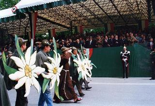 Friuli Venezia Giulia: interventi del Presidente della Repubblica a Codroipo, per la cerimonia promossa dalla Regione nel ventennale del terremoto del 1976; a Udine, per la 69^ Adunata nazionale degli alpini; a Palmanova, per un incontro con l'Amministrazione comunale