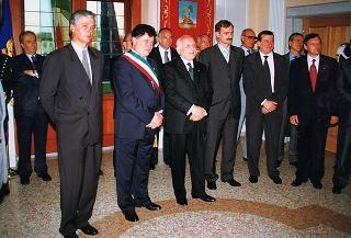 Friuli Venezia Giulia: interventi del Presidente della Repubblica a Codroipo, per la cerimonia promossa dalla Regione nel ventennale del terremoto del 1976; a Udine, per la 69^ Adunata nazionale degli alpini; a Palmanova, per un incontro con l'Amministrazione comunale