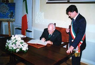 Friuli Venezia Giulia: interventi del Presidente della Repubblica a Codroipo, per la cerimonia promossa dalla Regione nel ventennale del terremoto del 1976; a Udine, per la 69^ Adunata nazionale degli alpini; a Palmanova, per un incontro con l'Amministrazione comunale
