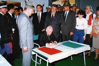 Friuli Venezia Giulia: interventi del Presidente della Repubblica a Codroipo, per la cerimonia promossa dalla Regione nel ventennale del terremoto del 1976; a Udine, per la 69^ Adunata nazionale degli alpini; a Palmanova, per un incontro con l'Amministrazione comunale