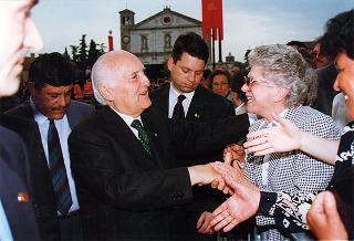 Friuli Venezia Giulia: interventi del Presidente della Repubblica a Codroipo, per la cerimonia promossa dalla Regione nel ventennale del terremoto del 1976; a Udine, per la 69^ Adunata nazionale degli alpini; a Palmanova, per un incontro con l'Amministrazione comunale